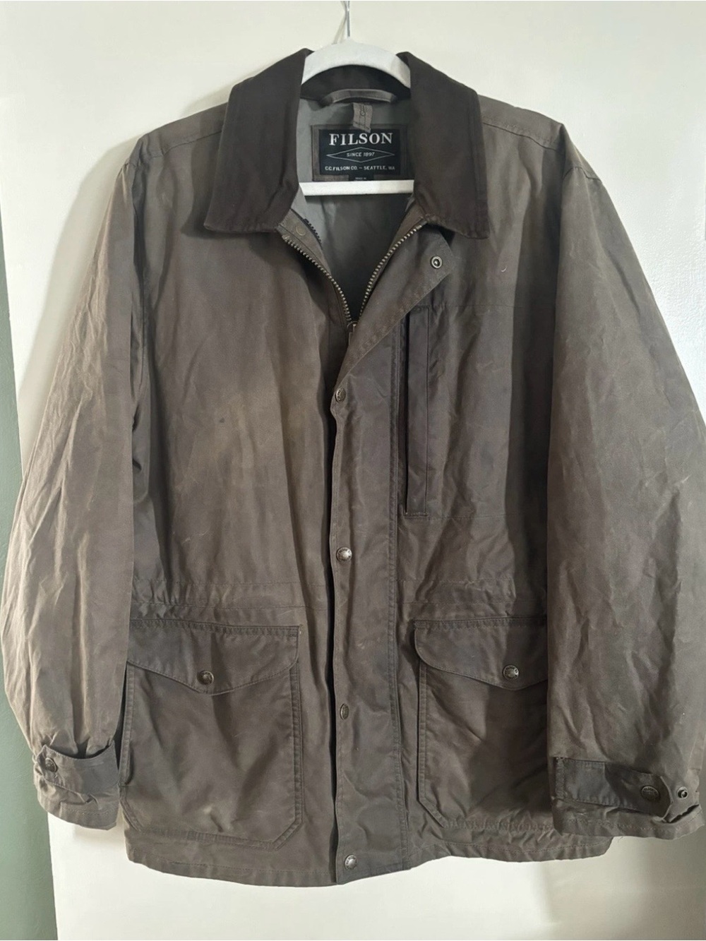 Filson Cover Cloth Waxed Canvas Mile Marker Jacket - Otter Green.